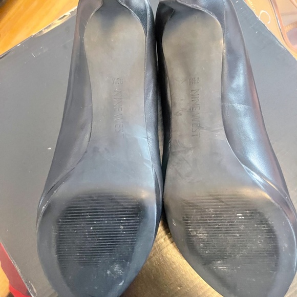 Nine west peep toe black leather heels size 9 1/2 - Picture 3 of 5